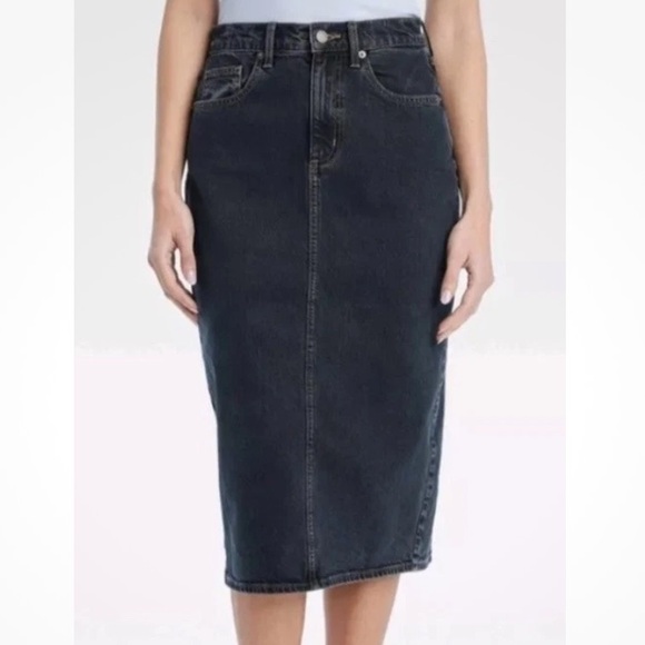 Universal Thread Black Wash Denim Skirt Size 8 NWT - Picture 2 of 10